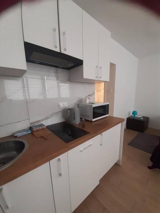 Lubmarex 1 Aleja Solidarnosci 71 Apartament
